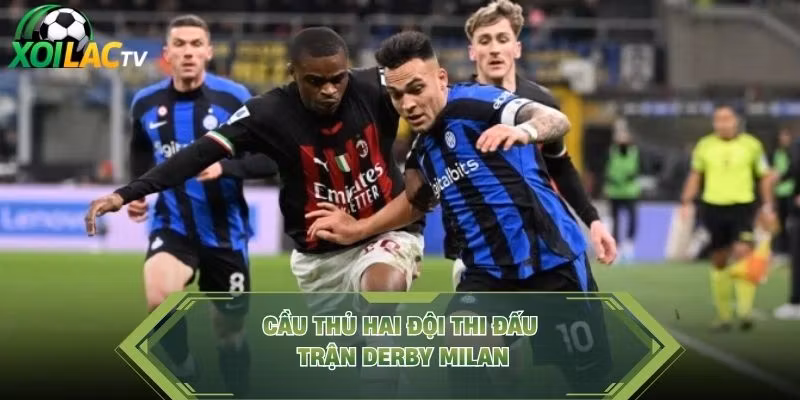 Cầu thủ hai đội thi đấu trận Derby Milan
